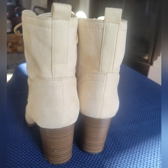 STACKED HEEL BOOTS WOMEN cream lace up front zip  faux suede BOHO retro Size 8 - Picture 5 of 7